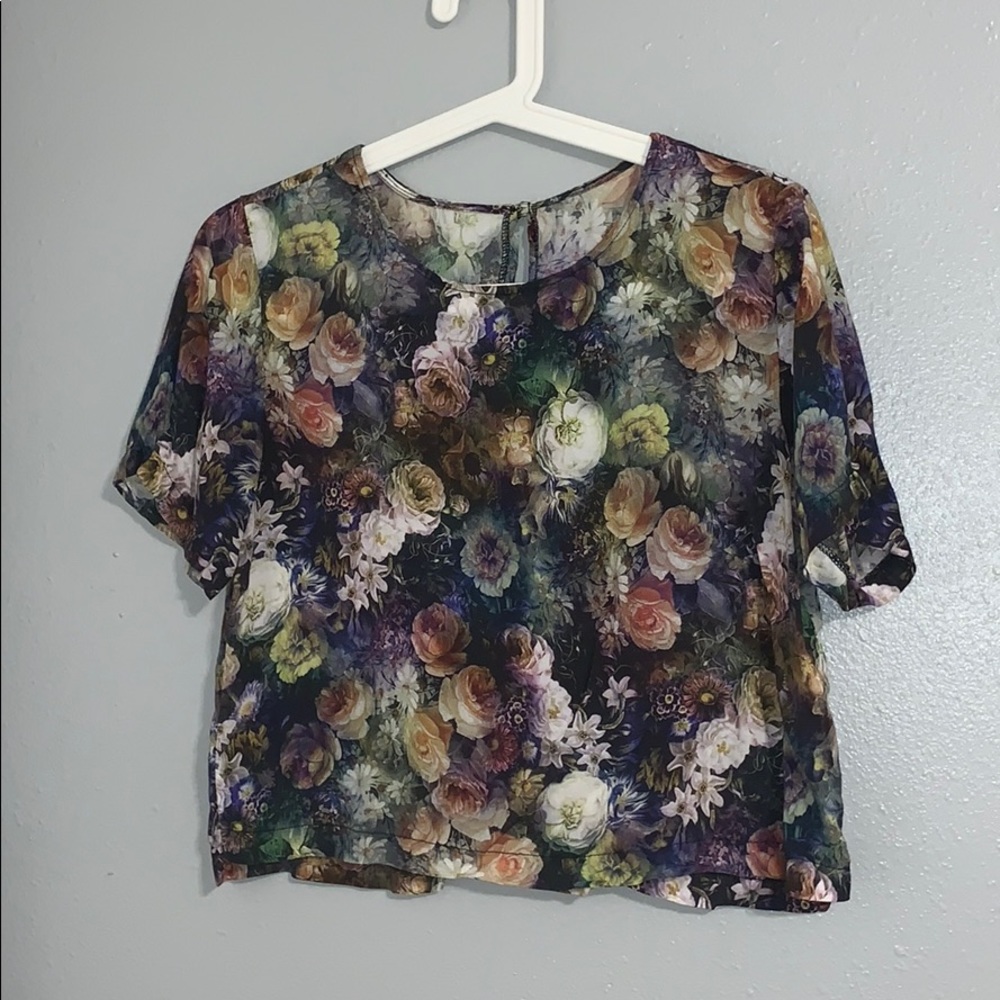Floral Patterned Cropped Top